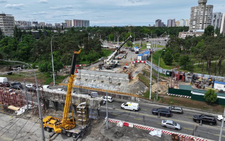 Кличко планує відкрити рух транспорту відремонтованим шляхопроводом біля метро “Дарниця” наприкінці листопада