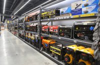 Українці скуповують зарядні станції, павербанки та генератори   