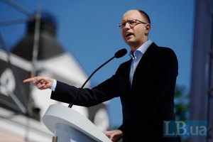 Яценюк: власть готовится оттеснять участников акции