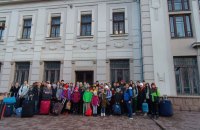 Сьогодні 63 дитини з Херсонщини вирушили на оздоровлення та відпочинок до Румунії