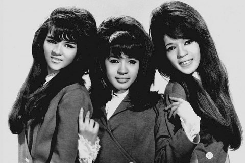 Умерла солистка популярной в 60-х годах группы The Ronettes Ронни Спектор