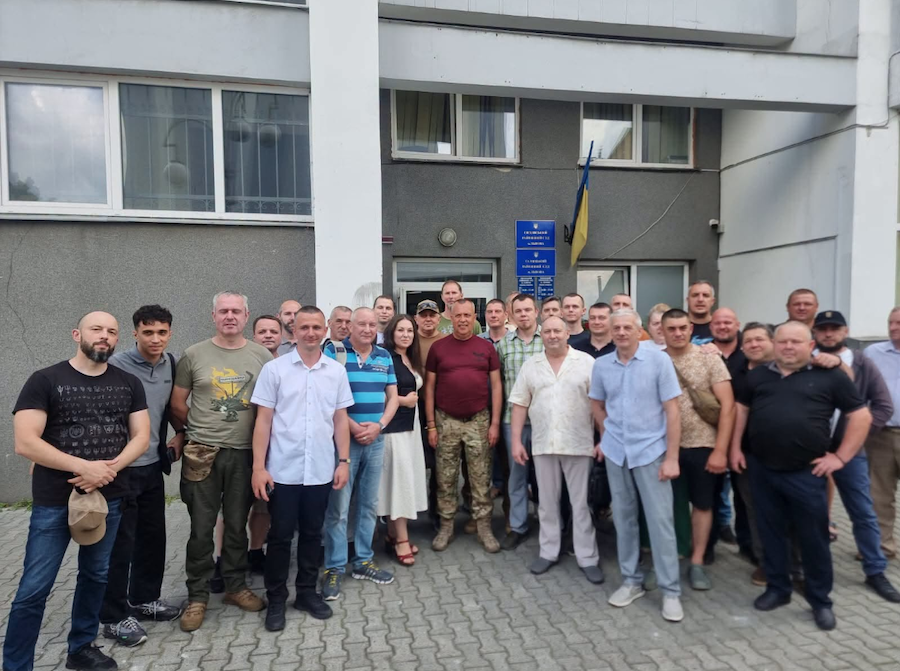 Група підтримки Валерія Курка після засідання суду 22.06.2026