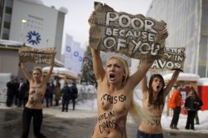 FEMEN пытались остановить "давосский заговор"