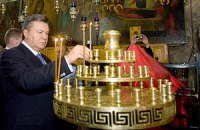 С Януковичем за окончание 2011 года помолился весь бомонд 