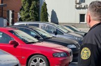 ​Мешканець Київщини намагався незаконно продати сім автомобілів, ввезених в Україну як "допомога військовим"