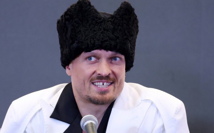 Олександр Усик звільнив пояс чемпіона світу за версією WBO