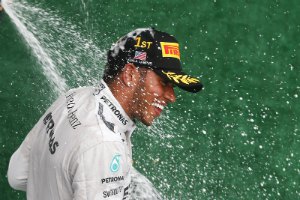 "Гран-при Малайзии": Феттель проиграл пилотам Mercedes 