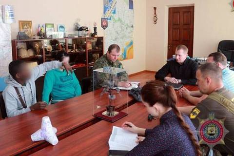 "Азов" пообещал больше не трогать темнокожих в Мариуполе