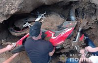 На Житомирщине мужчина украл мотоцикл и закопал его у себя во дворе
