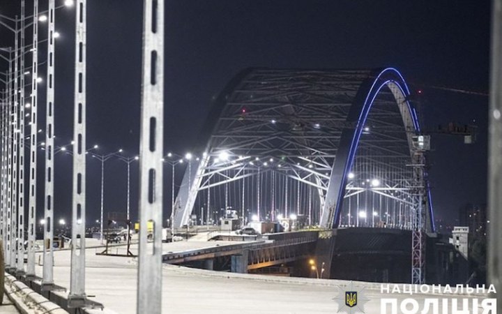 Поліція викрила ще одну схему розкрадання на будівництві Подільського мосту