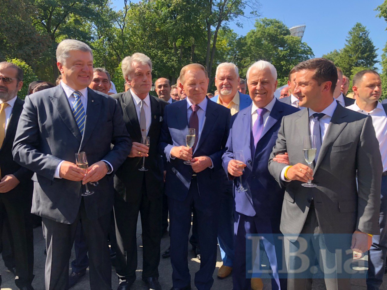 Вперше на на одному фото п'ятеро президентів України під час святкування Дня незалежності у 2019 році