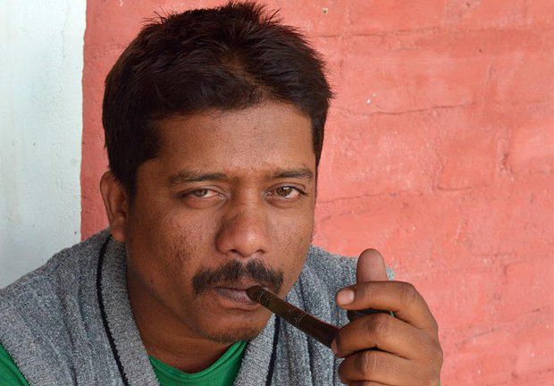 «Отношение к марихуане в индийском обществе – спокойное, а употребление –практически легальное». На фото – рикша-драгдиллер Паша
(Hampi, Karnataka)