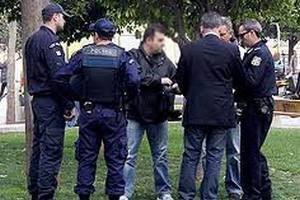 Греческая полиция обыскала офисы ультраправой "Золотой зари"