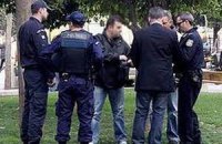 Греческая полиция обыскала офисы ультраправой "Золотой зари"