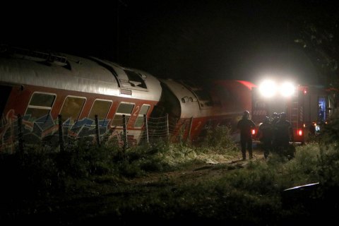 При крушении пассажирского поезда в Греции погибли два человека
