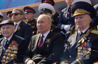 ​Путін на параді сидів разом із ветеранами КДБ та НКВС, які не воювали під час Другої світової, – ЗМІ 
