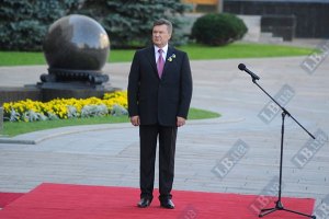 Янукович призывает к объединению под государственным флагом ради счастливого будущего