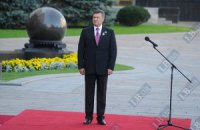 Янукович призывает к объединению под государственным флагом ради счастливого будущего