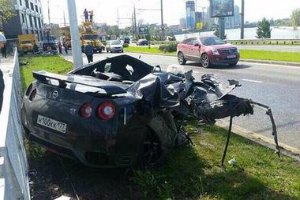 Экс-игрок "Динамо" вдребезги разбил автомобиль в Краснодаре