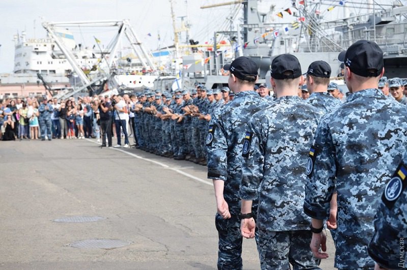Освобожденные из российского плена моряки вернулись в Одессу (ФОТО) 13
