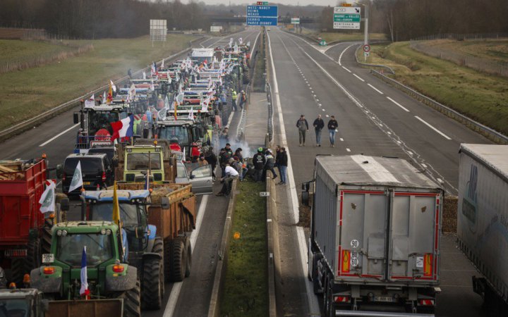 Лідери протестів фермерів у Франції дали уряду три тижні, аби побачити перші результати обіцянок