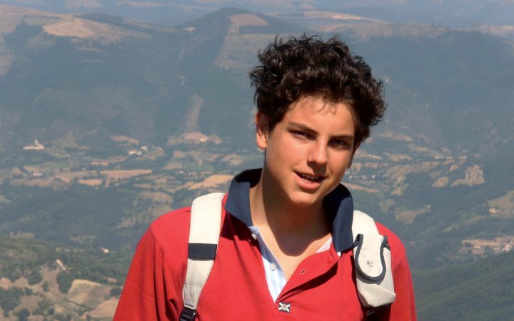 Ватикан призупинив канонізацію першого святого покоління міленіалів через смерть Папи Франциска