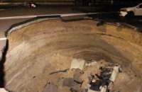 Под Симферополем "Жигули" упали в 8-метровую яму (обновлено)