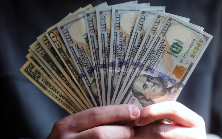 Манія величі: Трамп наказав ставити його підпис на нові доларові банкноти