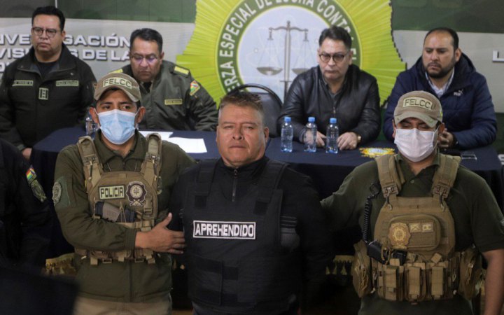 Невдалий переворот у Болівії: затримали колишнього віцеадмірала ВМС 