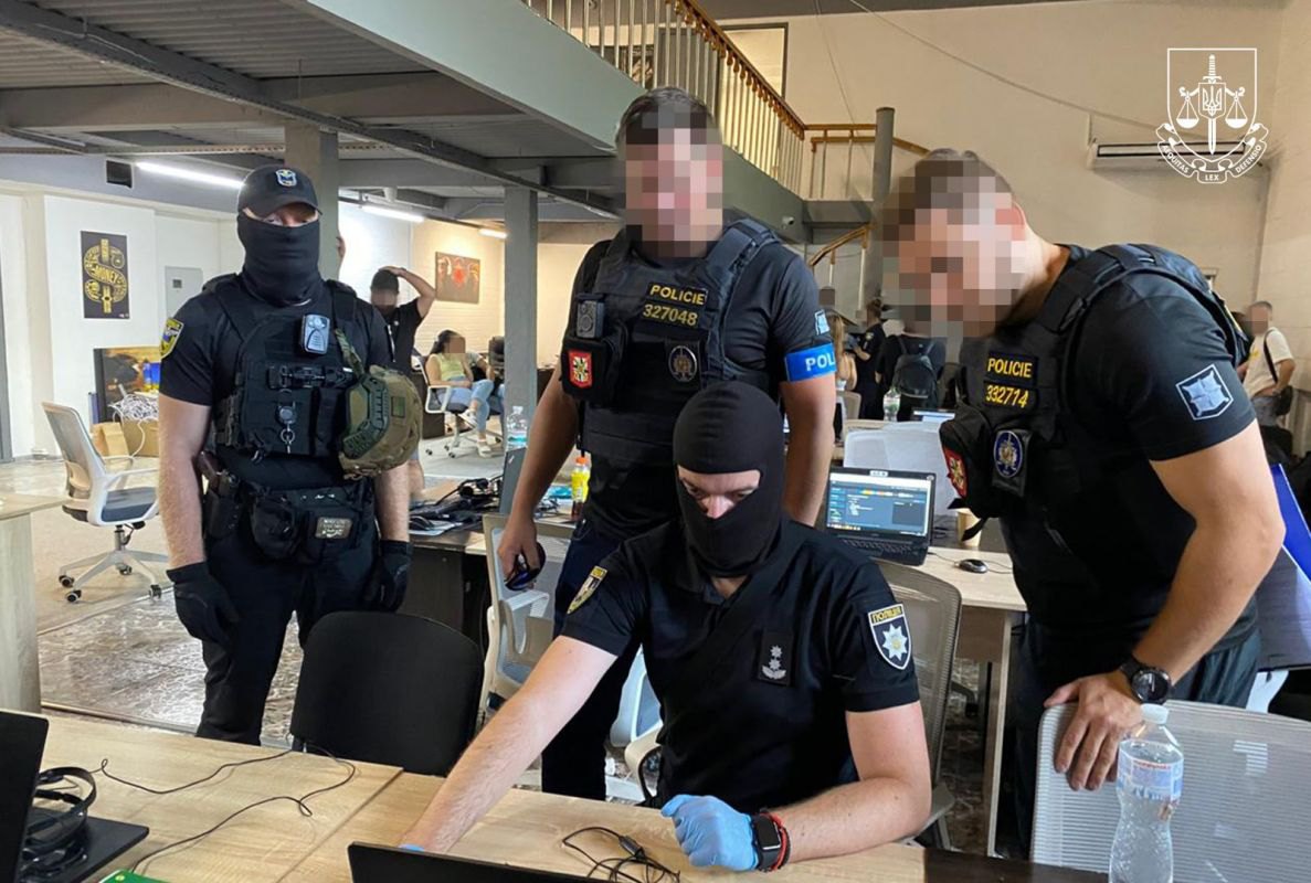 Викрили мережу кол-центрів