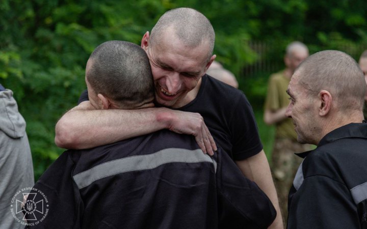 СБУ показала ексклюзивні фото та відео з обміну полоненими 