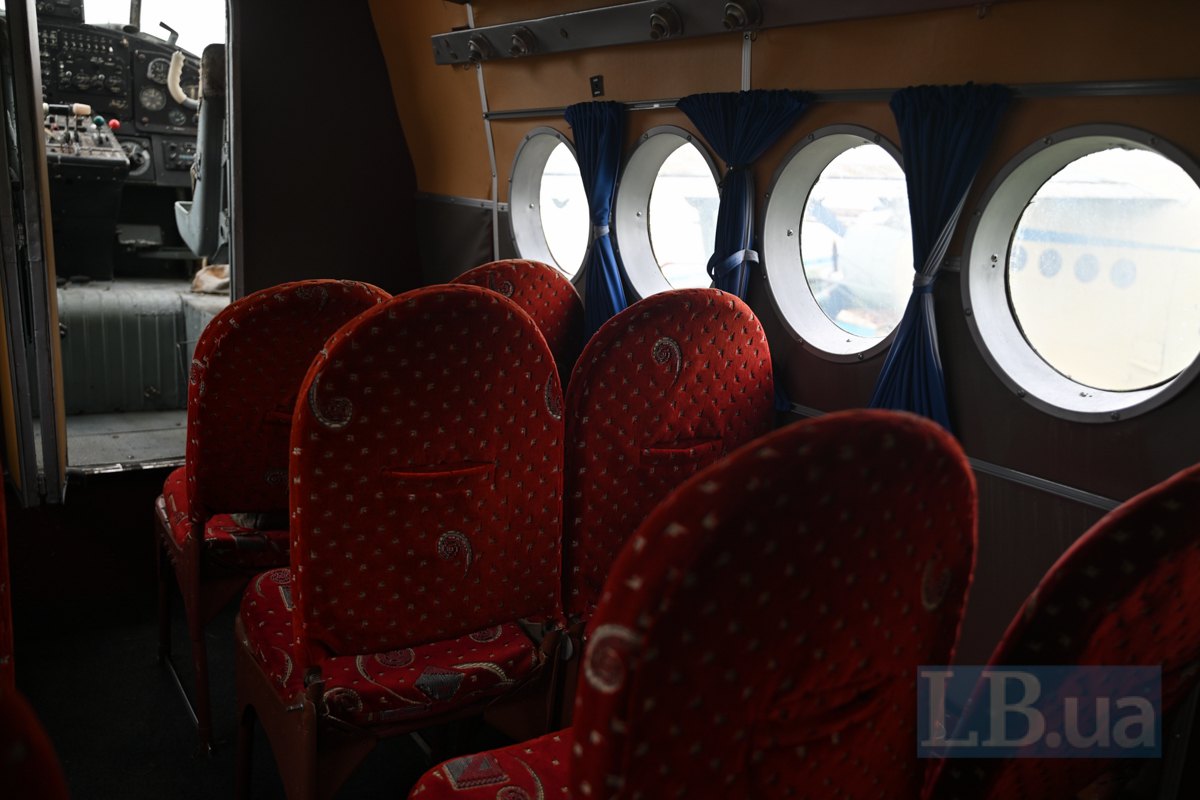 Всередині АН-6