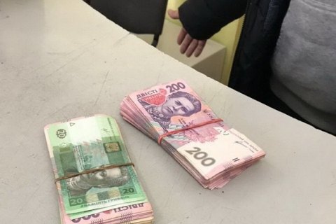 У Львівській області капітан поліції вимагав $2 тис. за закриття справи