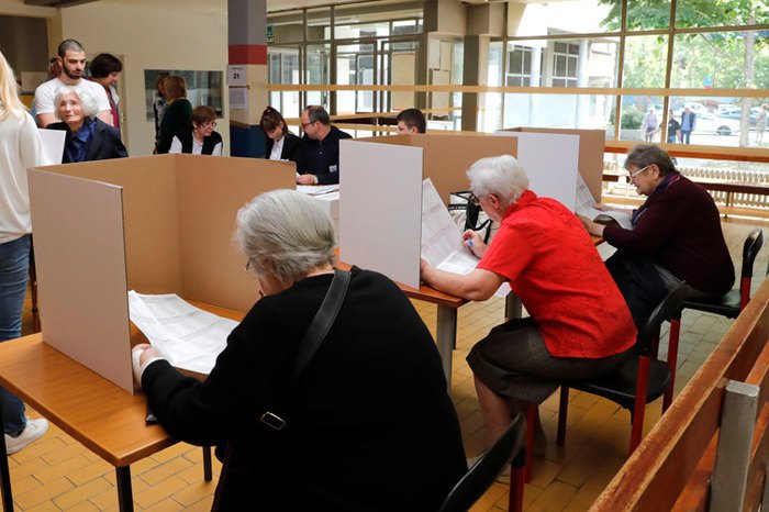 Громадяни Хорватії голосують під час виборів у Європарламент, Загреб, 26 травня.