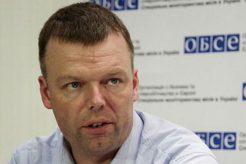 Хуг призвал стороны к отводу вооружений от линии разграничения на Донбассе