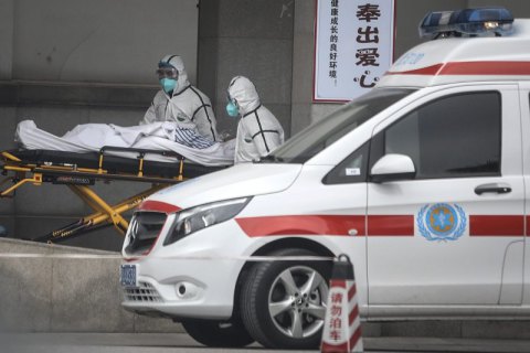 Китай підтвердив першу смерть від вірусу за межами Уханя