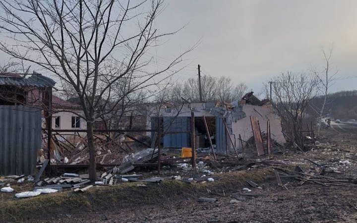 Російські окупанти обстріляли селище на Харківщині, є поранені