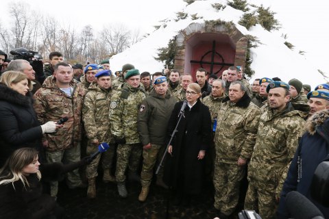 Тимошенко разом з військовими вшанувала пам'ять Героїв Крут