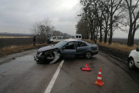 Молдованин віз доньку на обстеження до Києва, пропустив поворот і протаранив авто з людьми, що їхали обстежуватися до Черкас
