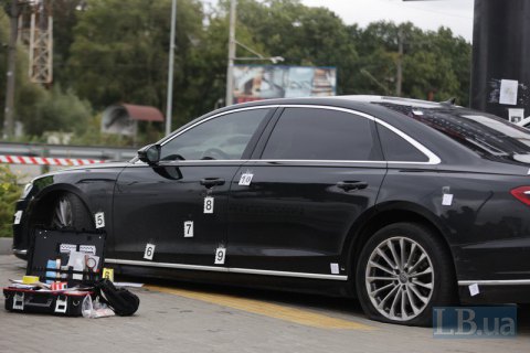 Обстріл автомобіля Шефіра кваліфікували як замах на вбивство (фоторепортаж)
