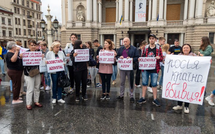 У Львові родини захисників «Азовсталі» влаштували акцію із закликом врятувати військовополонених 