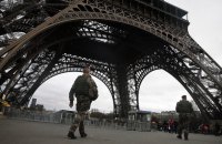 У Парижі затримали трьох молдаван через графіті з трунами “французьких солдатів в Україні”