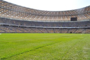 Евро-2012: Полив газона - только с согласия обоих тренеров