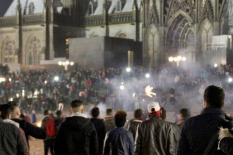 Полиция Кельна запретила правым митинговать в новогоднюю ночь