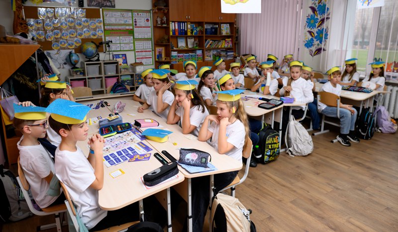 Учасники «Тижня заощаджень» в одній зі шкіл Києва