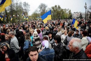 Сторонники и противники Тимошенко традиционно митингуют у здания суда