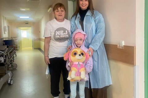 Бабусю з онукою, яких окупанти вивезли до Білорусі, вдалося відправити на лікування закордон