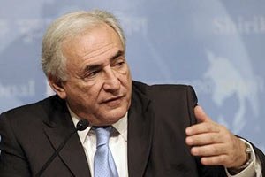 Стросс-Кан хоче відсудити в покоївки мільйон