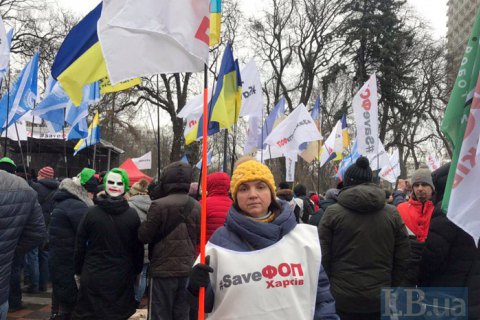 Предприниматели устроили возле Рады пикет против закона о кассовых аппаратах