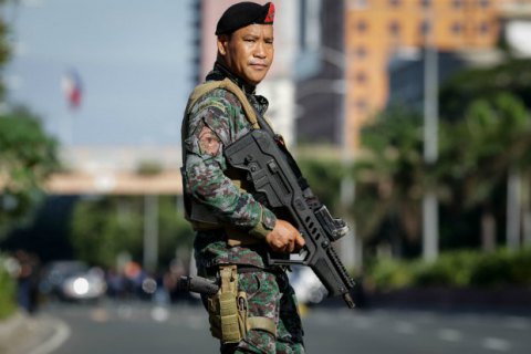 На Филиппинах военные выбили боевиков из захваченной школы
